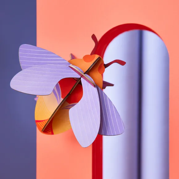 Décoration Murale Bourdon En Carton Recycle